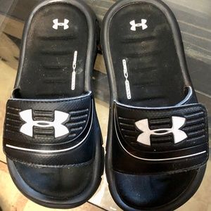 KIDS SIZE 11 UNDER ARMOUR SLIDES